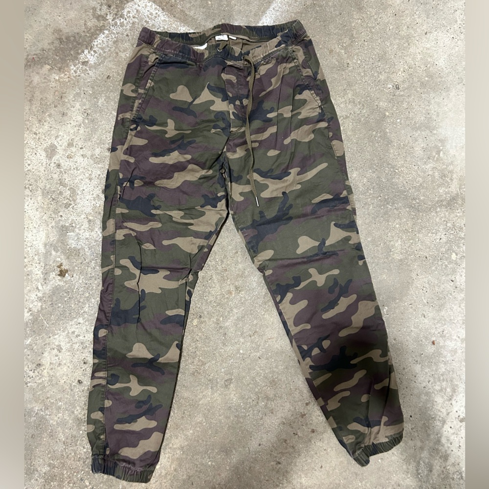 GAP Camouflage Patterned Pants